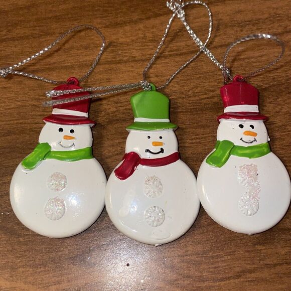 Miniature 24” Christmas Tree Incl. 14 Ornaments Skirt And Red Star Topper - Picture 8 of 10